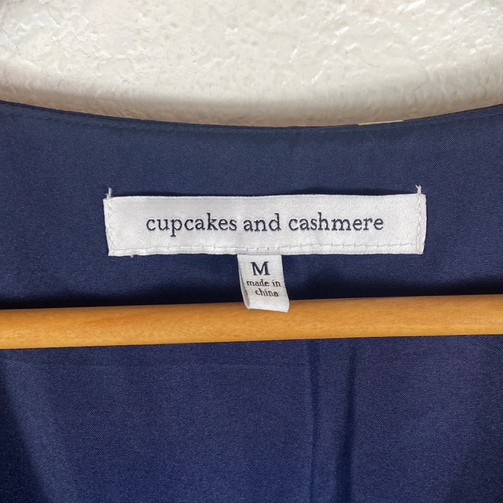Cupcakes and Cashmere Bell Sleeve Floral Romper - Picture 7 of 10
